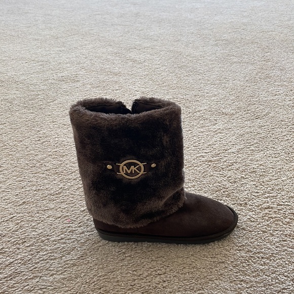 MK Half boot, brown, size 4 but it fit size 5, very good condition. - Picture 3 of 4